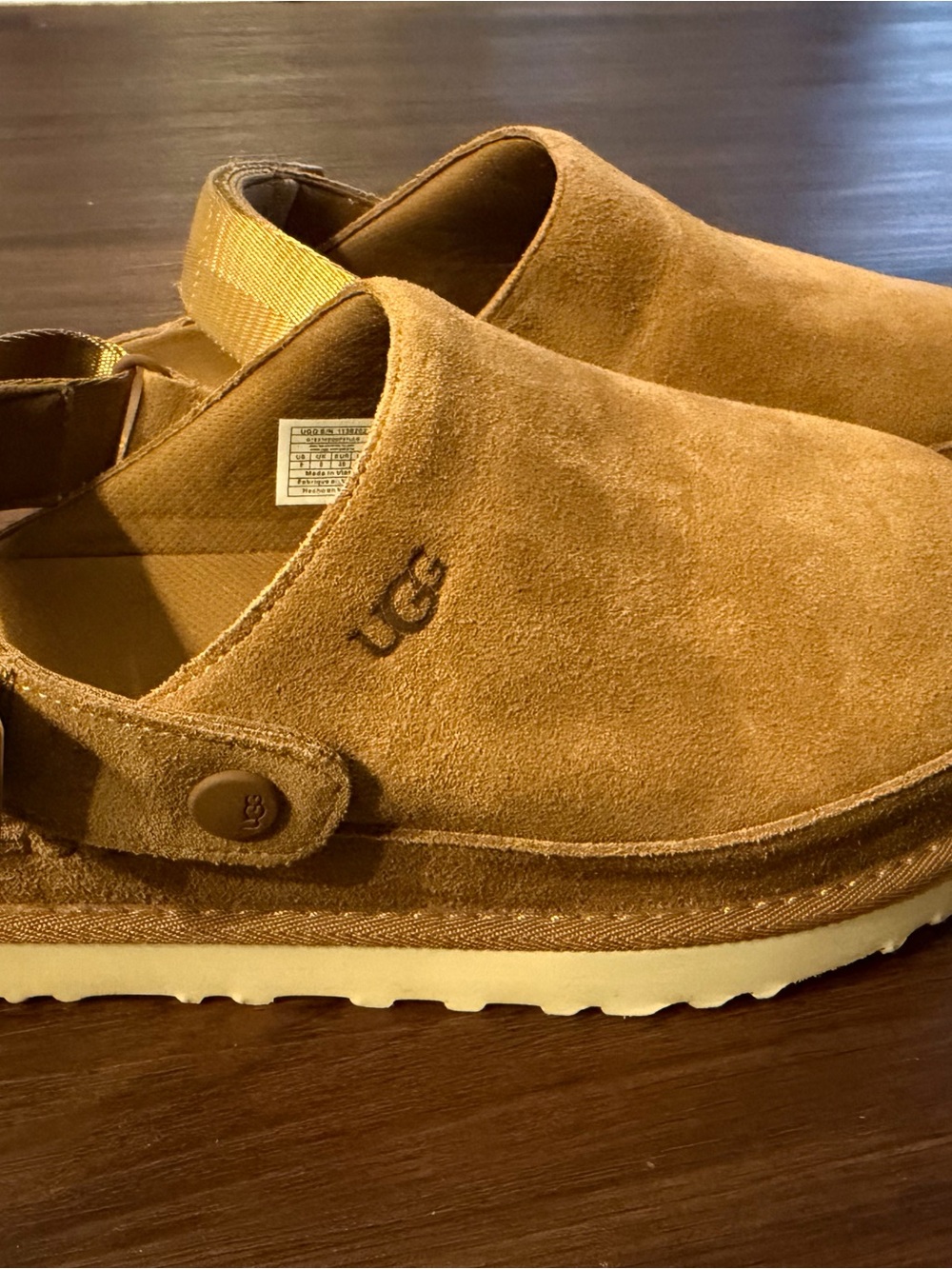 UGG Goldenstar Clog Chestnut Women’s Size 8